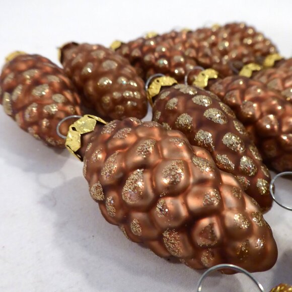 NEW 2.5” GLASS PINECONE GOLD GLITTER CHRISTMAS ORNAMENT LOT OF 24 - Picture 6 of 7